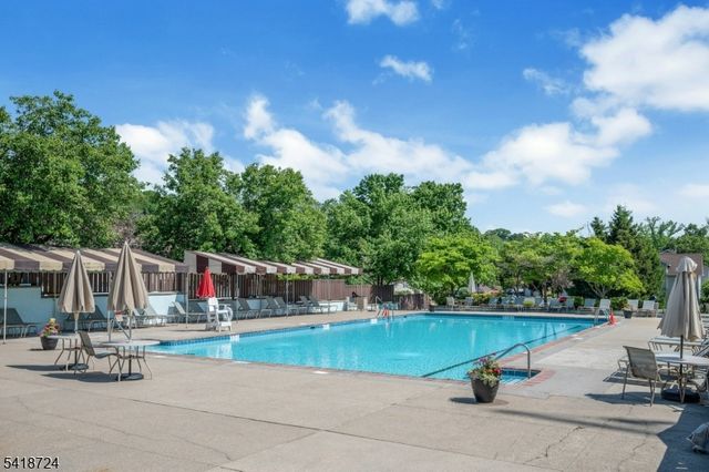 30 Coachlight Dr, Chatham Twp., NJ 07928