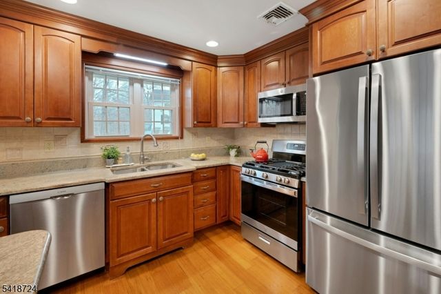 30 Coachlight Dr, Chatham Twp., NJ 07928