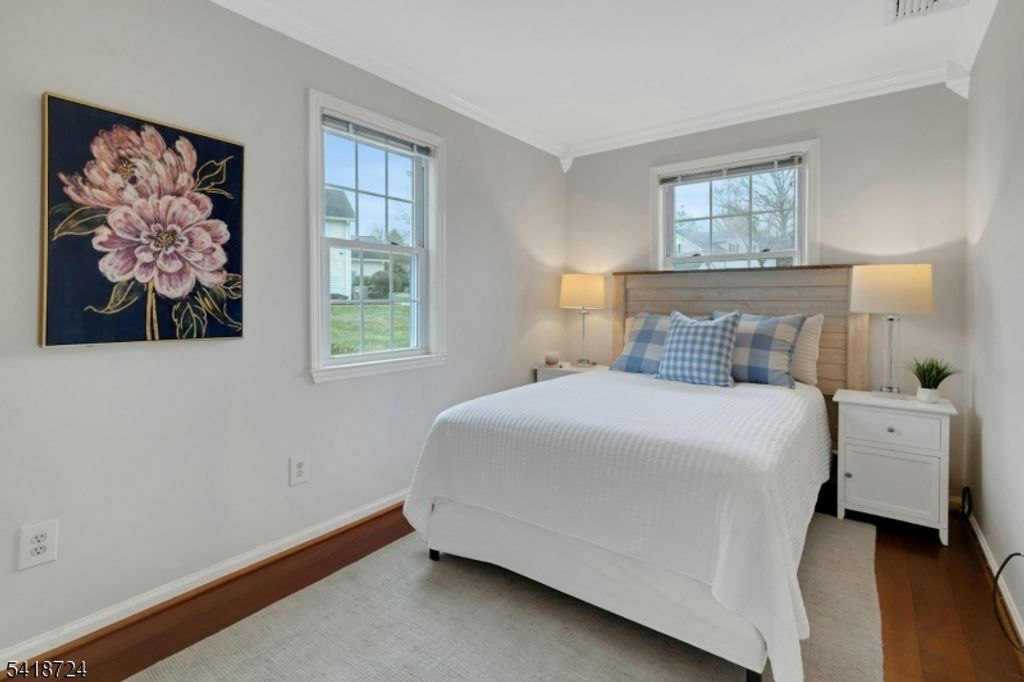 Image 12 of property listing at 30 Coachlight Dr, Chatham Twp., NJ 07928