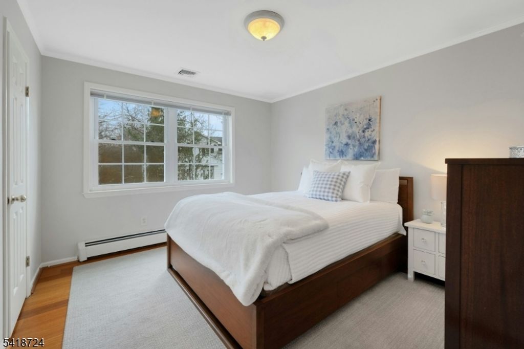 Image 17 of property listing at 30 Coachlight Dr, Chatham Twp., NJ 07928