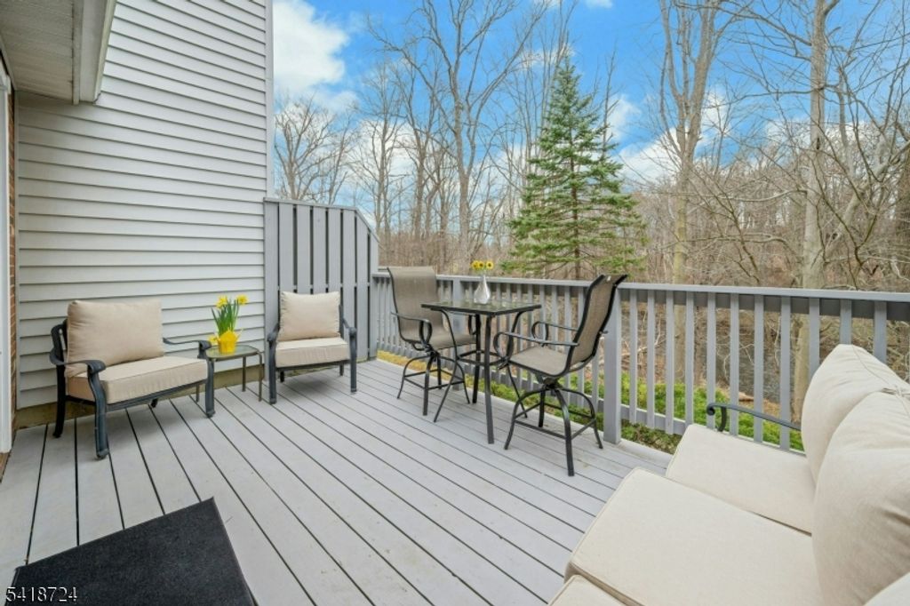 Image 22 of property listing at 30 Coachlight Dr, Chatham Twp., NJ 07928