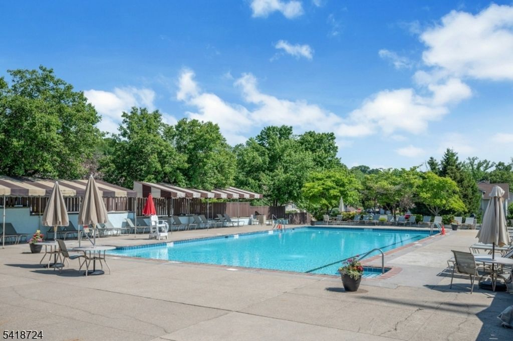 Image 27 of property listing at 30 Coachlight Dr, Chatham Twp., NJ 07928