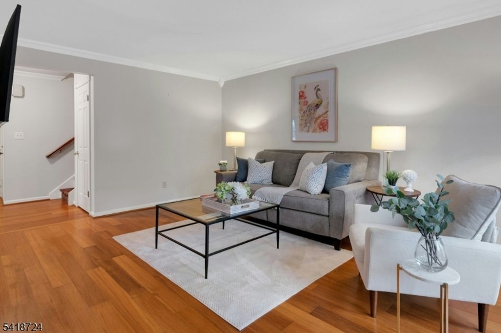 Image 4 of property listing at 30 Coachlight Dr, Chatham Twp., NJ 07928