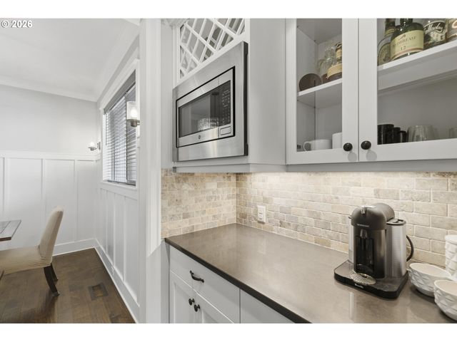 1053 YATES St, Lake Oswego, OR 97034