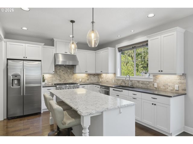 1053 YATES St, Lake Oswego, OR 97034