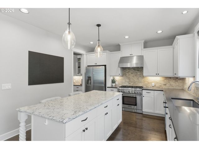 1053 YATES St, Lake Oswego, OR 97034