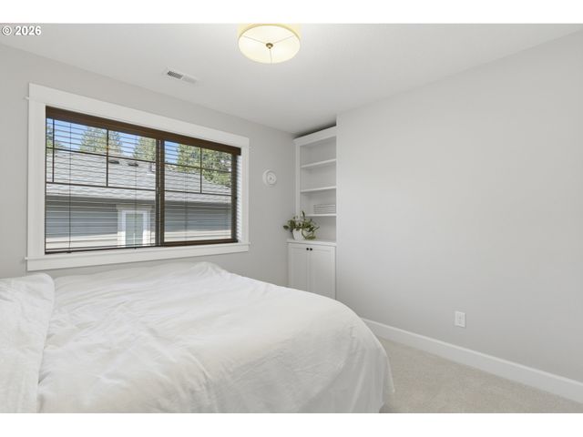 1053 YATES St, Lake Oswego, OR 97034