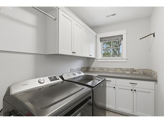 1053 YATES St, Lake Oswego, OR 97034