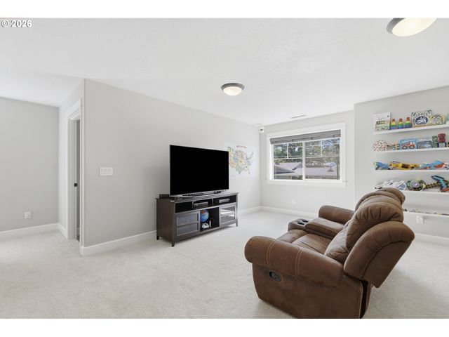 1053 YATES St, Lake Oswego, OR 97034