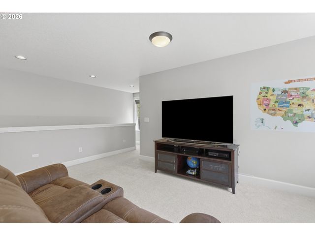 1053 YATES St, Lake Oswego, OR 97034