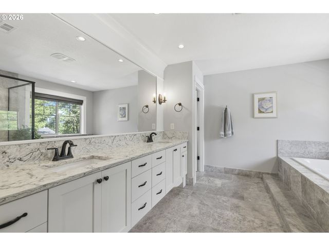 1053 YATES St, Lake Oswego, OR 97034