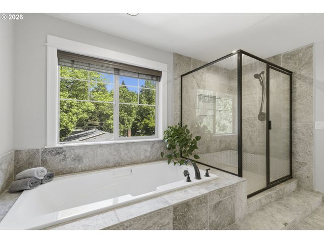 1053 YATES St, Lake Oswego, OR 97034