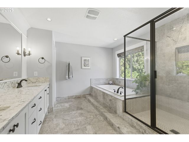 1053 YATES St, Lake Oswego, OR 97034