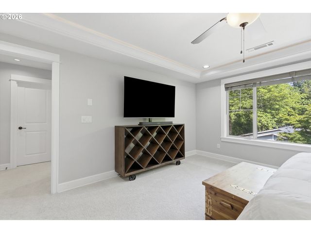 1053 YATES St, Lake Oswego, OR 97034