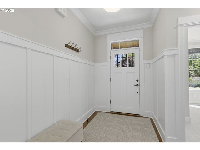 1053 YATES St, Lake Oswego, OR 97034