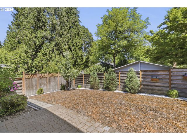 1053 YATES St, Lake Oswego, OR 97034