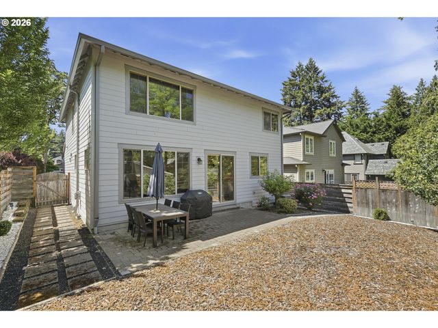 1053 YATES St, Lake Oswego, OR 97034