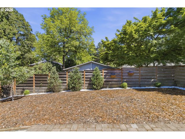 1053 YATES St, Lake Oswego, OR 97034