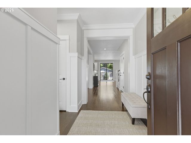 1053 YATES St, Lake Oswego, OR 97034