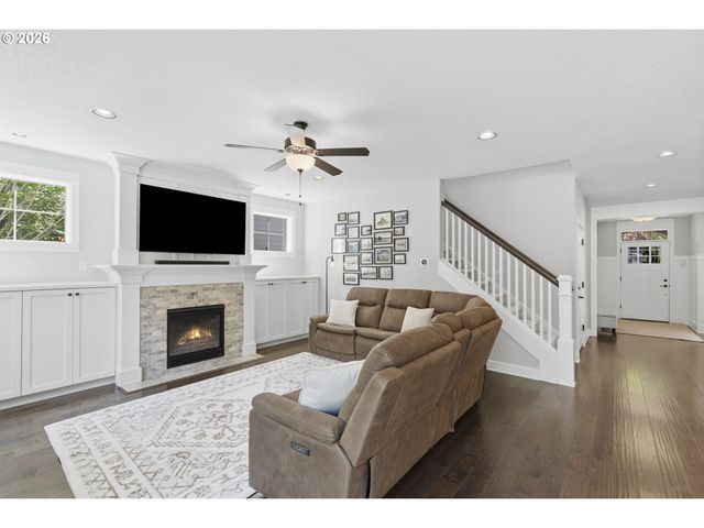 1053 YATES St, Lake Oswego, OR 97034