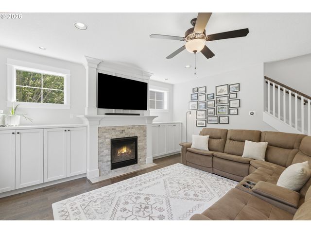 1053 YATES St, Lake Oswego, OR 97034