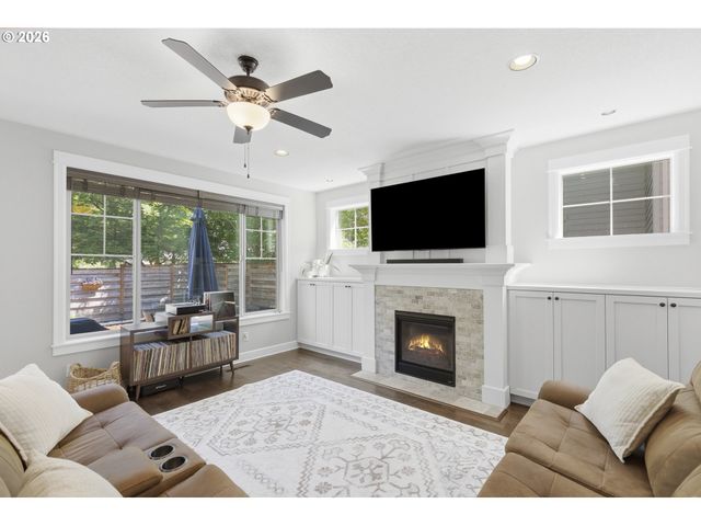 1053 YATES St, Lake Oswego, OR 97034