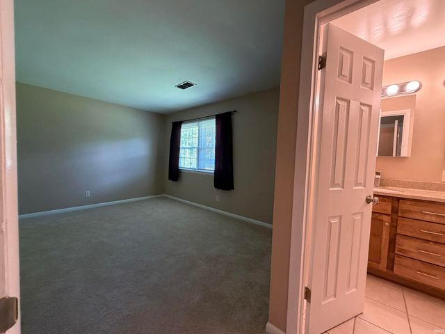 2155 W Westholme Drive, Marion, IN 46952