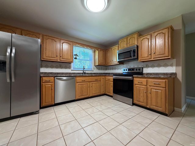 2155 W Westholme Drive, Marion, IN 46952
