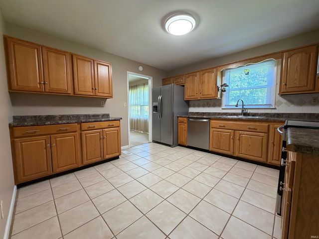 2155 W Westholme Drive, Marion, IN 46952