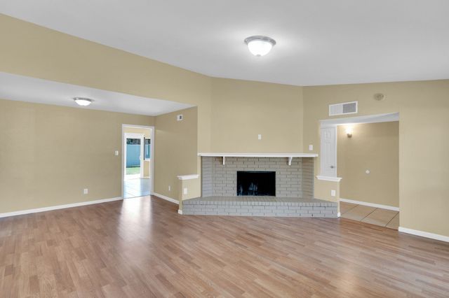 411 Mckinley Street, Cedar Hill, TX 75104