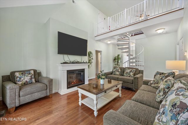 807 Wattle Blossom Way, Gatlinburg, TN 37738