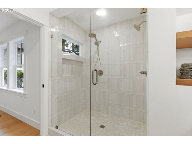 592 9TH St, Lake Oswego, OR 97034