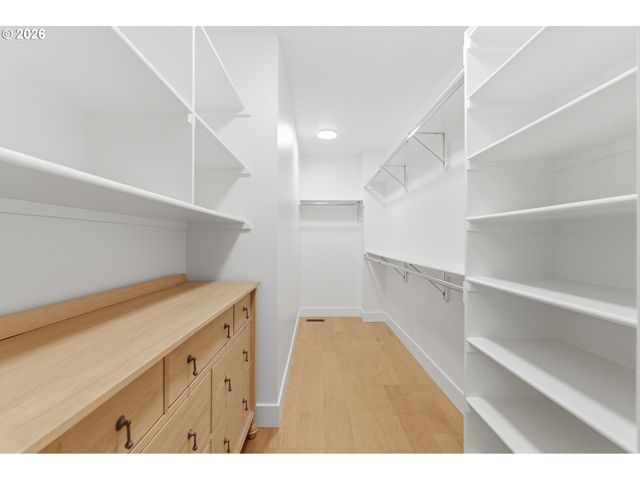 592 9TH St, Lake Oswego, OR 97034