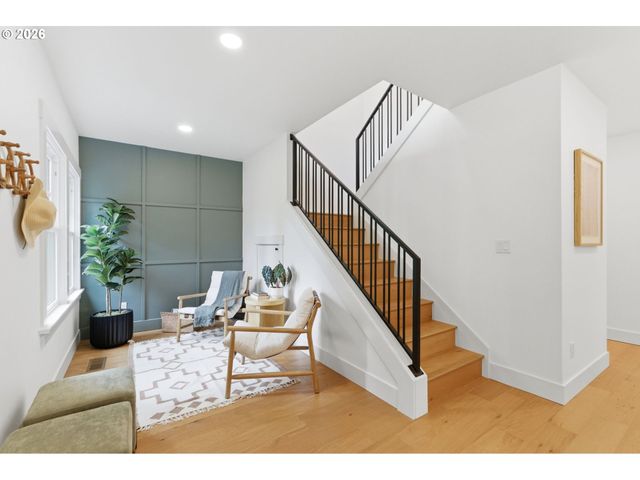 592 9TH St, Lake Oswego, OR 97034