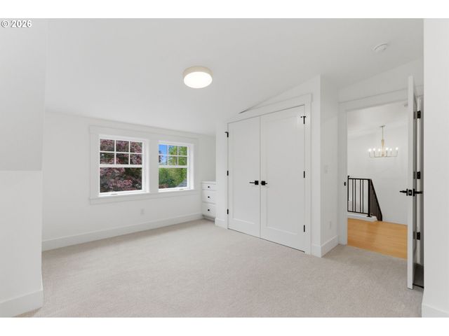 592 9TH St, Lake Oswego, OR 97034