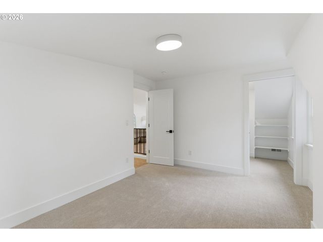 592 9TH St, Lake Oswego, OR 97034