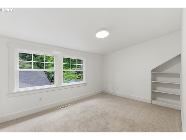 592 9TH St, Lake Oswego, OR 97034