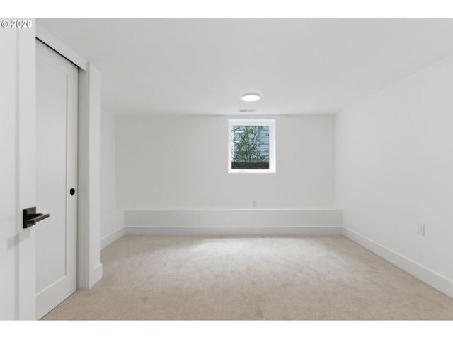 592 9TH St, Lake Oswego, OR 97034