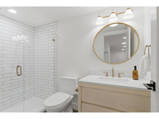 592 9TH St, Lake Oswego, OR 97034