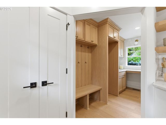 592 9TH St, Lake Oswego, OR 97034