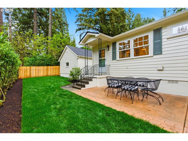 592 9TH St, Lake Oswego, OR 97034