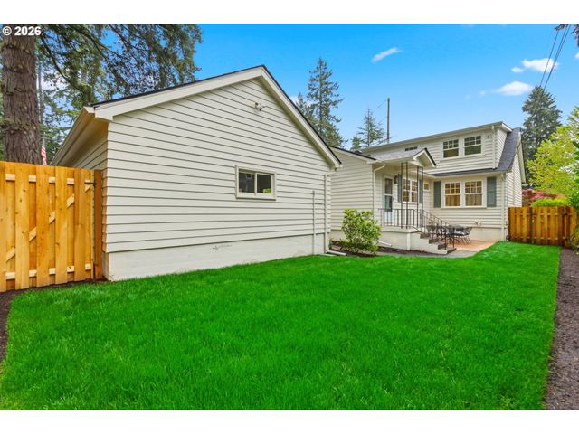 592 9TH St, Lake Oswego, OR 97034