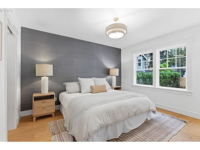 592 9TH St, Lake Oswego, OR 97034