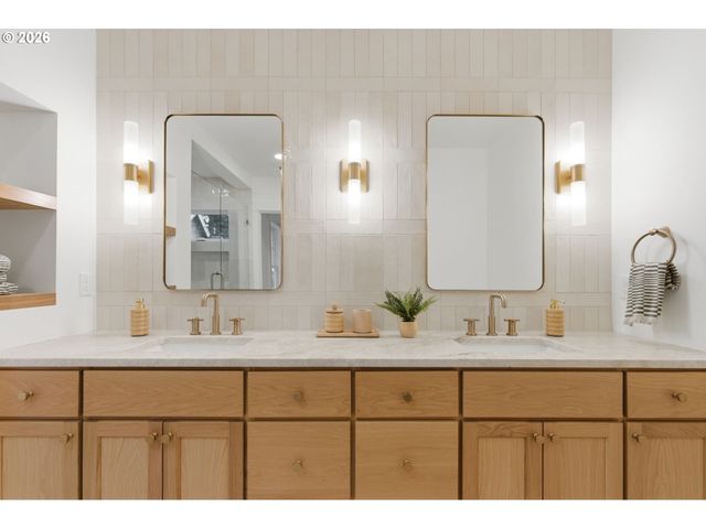 592 9TH St, Lake Oswego, OR 97034