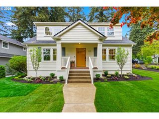592 9TH St, Lake Oswego, OR 97034