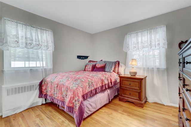 6 Sheep Pasture Lane, Massapequa, NY 11758