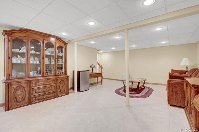 6 Sheep Pasture Lane, Massapequa, NY 11758