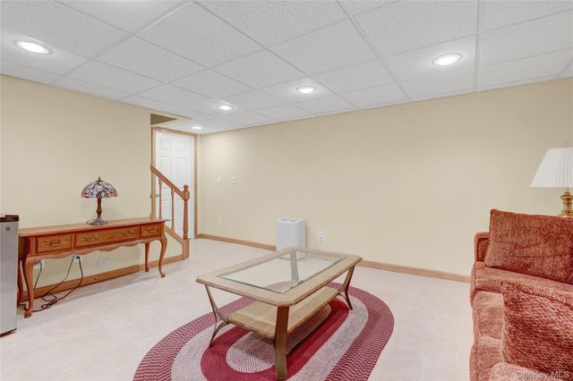 6 Sheep Pasture Lane, Massapequa, NY 11758