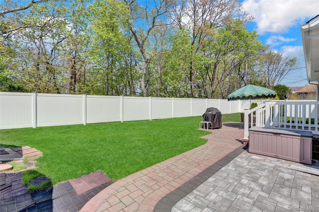 6 Sheep Pasture Lane, Massapequa, NY 11758