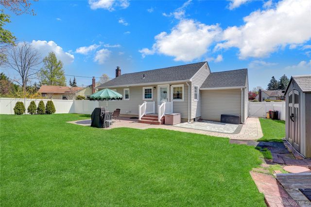 6 Sheep Pasture Lane, Massapequa, NY 11758